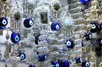 Conoce los 5 amuletos que te ayudarán a protegerte del mal de ojos