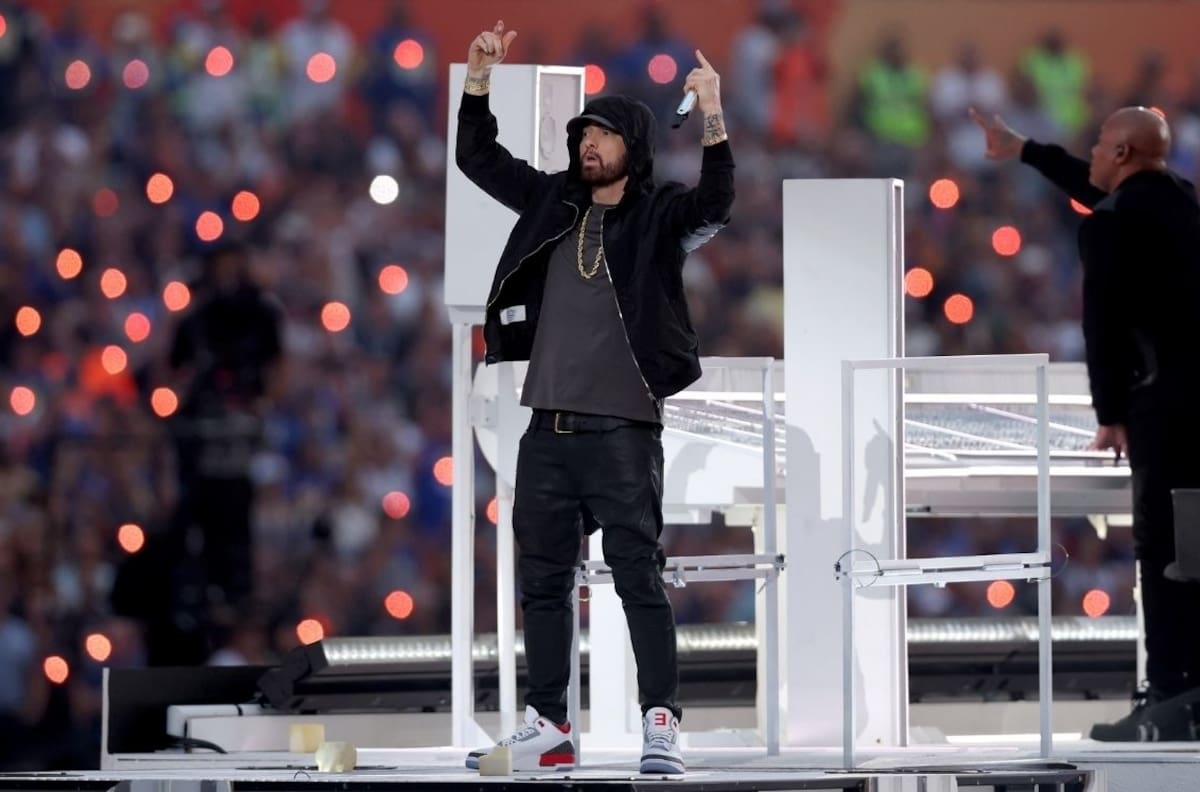 Super Bowl 2022: ¿Qué significa que Eminem se haya arrodillado durante el Half Time?