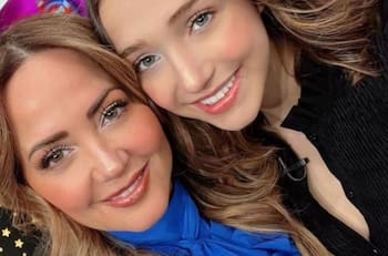 Andrea Legarreta aplaude el logro a la excelencia de su hija, Nina Rubín