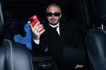 J Balvin visiblemente emocionado por la presentación de Karol G en Coachella