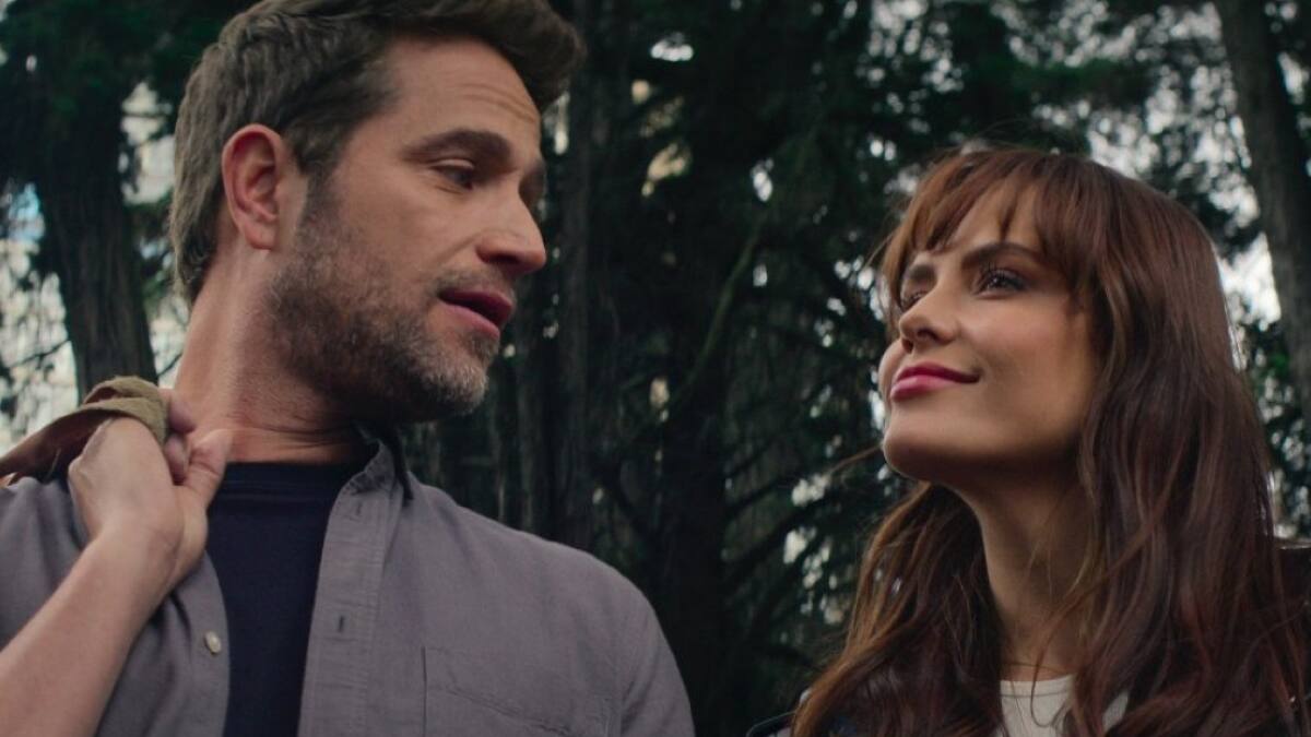 "Después de 20 años juntos ¿uno de qué habla?": Michel Brown bromea con Ana Lucía Domínguez