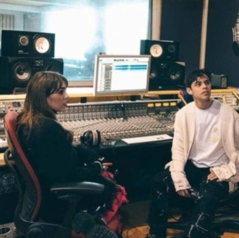 Danna Paola y Alex Hoyer ya no esconden su amor - Créditos: Instagram