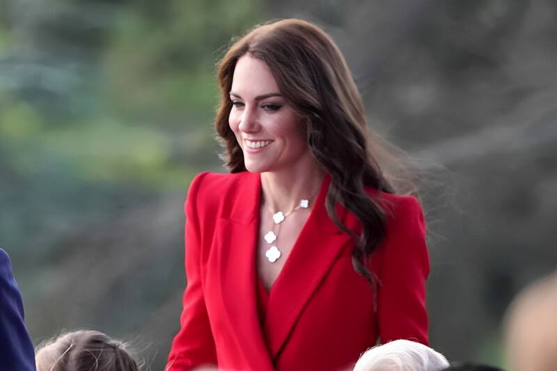 Kate Middleton, luce vestido rosa que 'comparte' con su madre Kate Middleton - Créditos: Internet