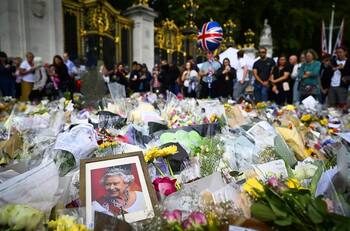 Reina Isabel: Esto sucederá con las ofrendas florales que se llevaron los británicos a Royal Parks