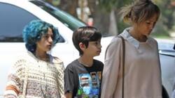 Emme y Max Muñiz enternecieron al dormirse en el regazo de Jennifer Lopez y Ben Affleck