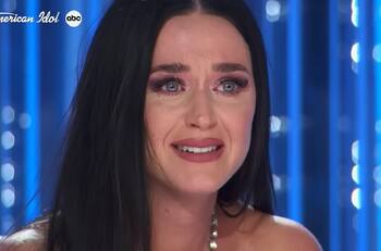 Katy Perry rompió en llanto tras escuchar testimonio de sobreviviente de tiroteo en una escuela