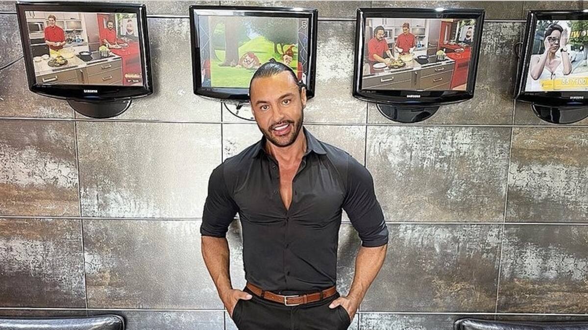 Latin Lover se mantiene en aislamiento por COVID-19