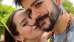 Camilo elogia abdomen de Evaluna y le pide tener un segundo hijo