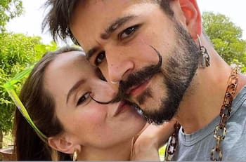 Camilo elogia abdomen de Evaluna y le pide tener un segundo hijo
