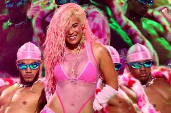 Para derretirse de ternura: Karol G despidió el 2023 con preciosa foto de su sobrina