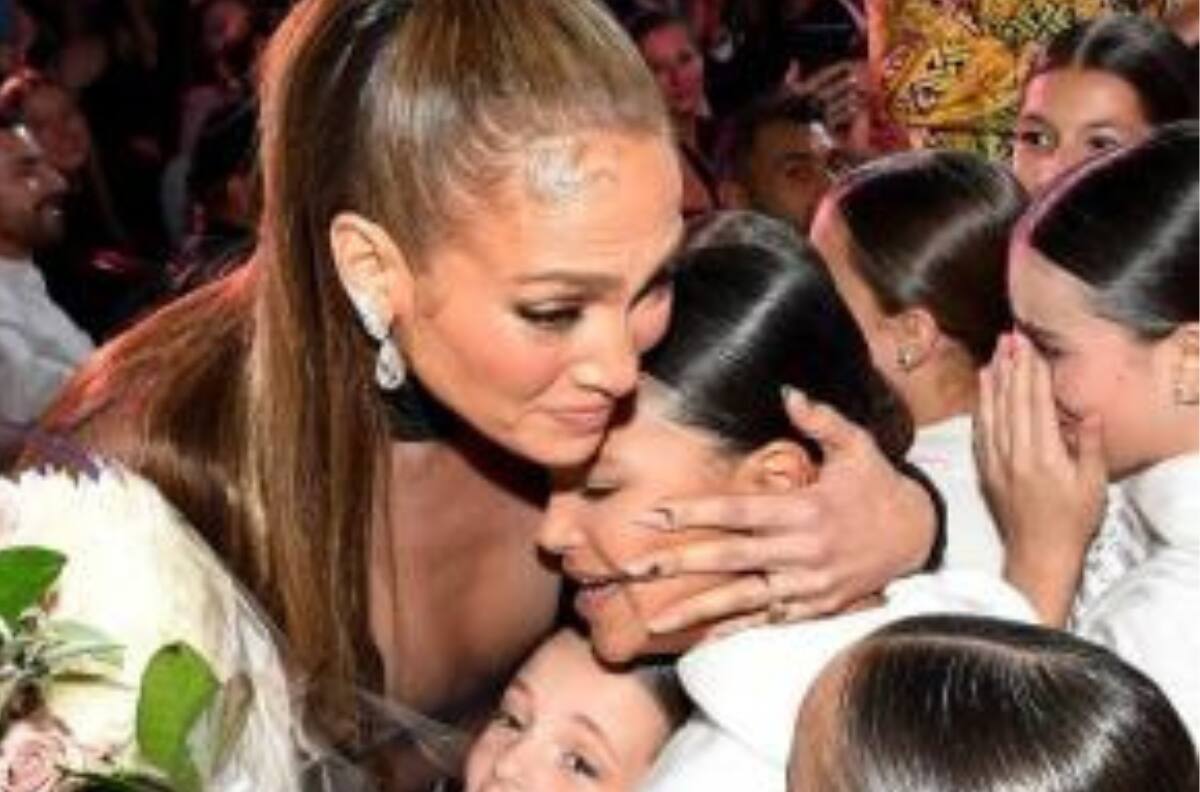 Jennifer Lopez llora con gran muestra de cariño en estreno de su documental