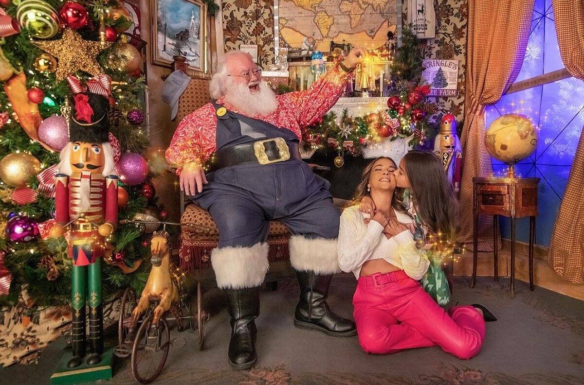 Adamari López y Alaïa protagonizan tierna postal navideña con Santa Claus
