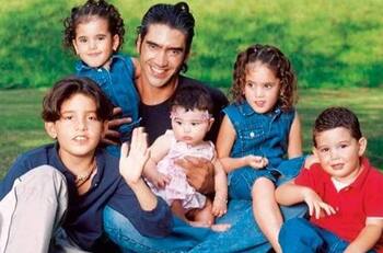 Alejandro Fernández: ¿quiénes son y a qué se dedican sus 5 hijos?