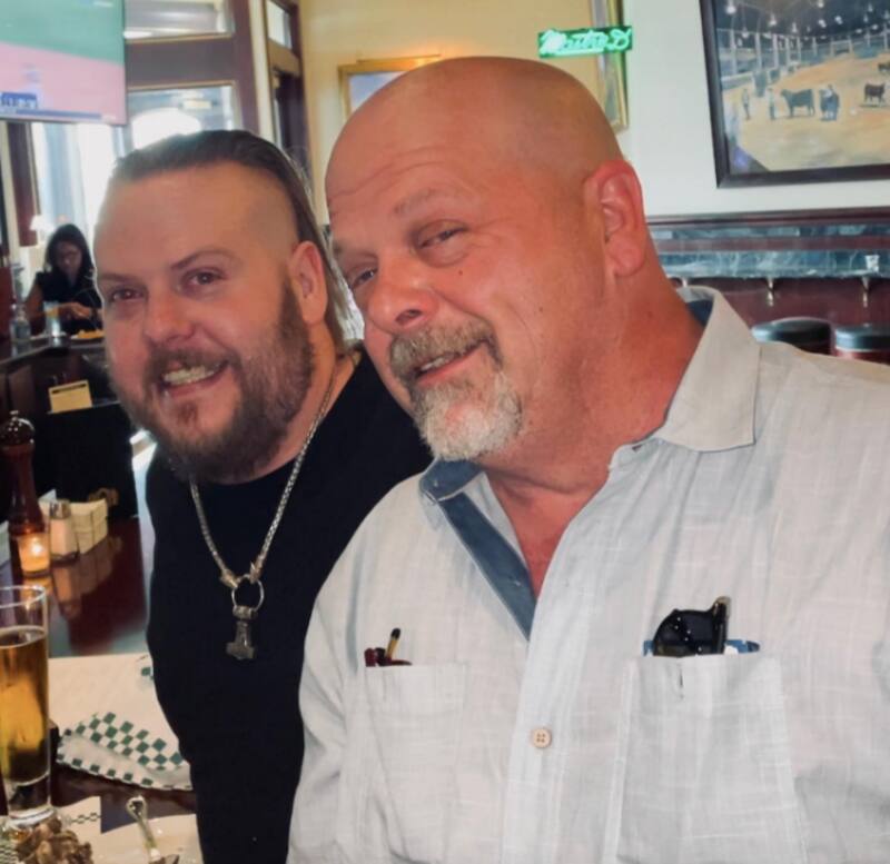 Rick Harrison junto a su fallecido hijo.