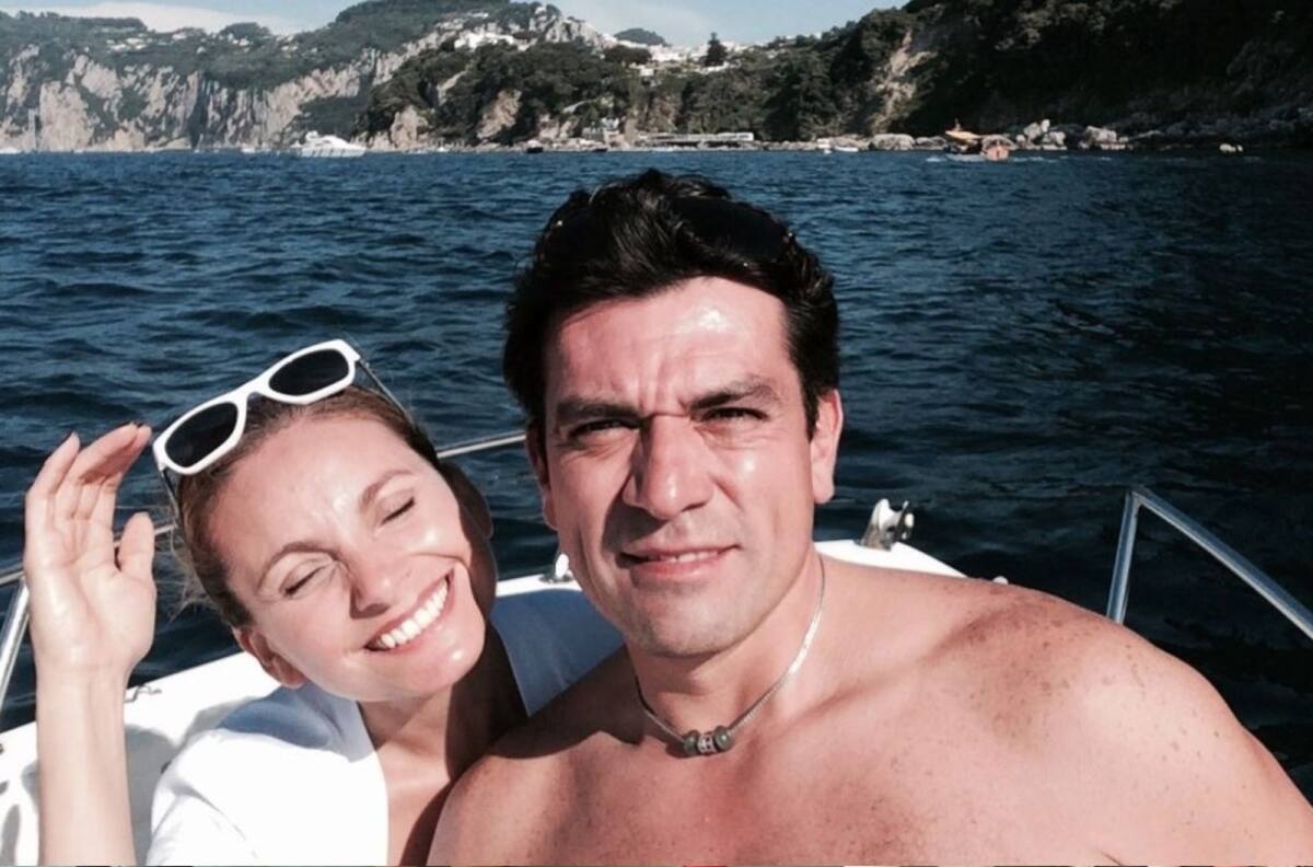 Jorge Salinas festeja a lo grande su cumpleaños número 54 con Elizabeth Álvarez y sus mellizos