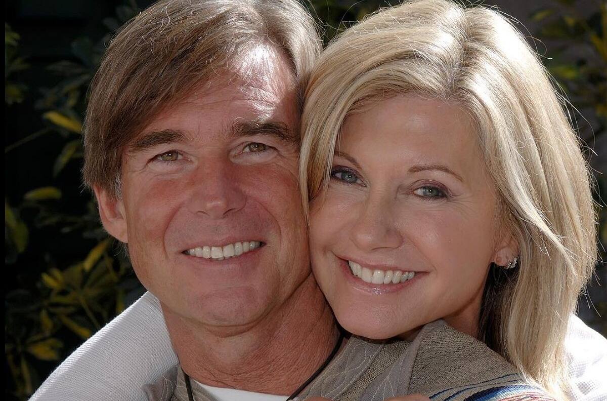 Esposo de Olivia Newton-John habla del profundo amor por ella y el dolor tras su muerte