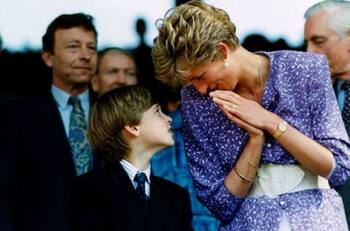 Las últimas fotografías del príncipe William con su mamá, Diana de Gales
