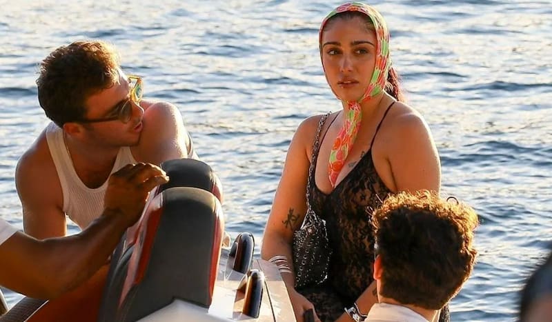 Lourdes Leon y Rocco Ritchie disfrutan del Año Nuevo en paradisíaca isla.