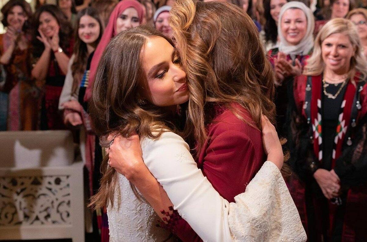 Princesa Iman de Jordania celebra espectacular fiesta de henna previo a su boda