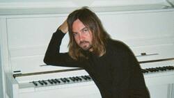 A días del Lollapalooza Chile 2023: Tame impala preocupa a sus fanáticos tras fracturarse la cadera