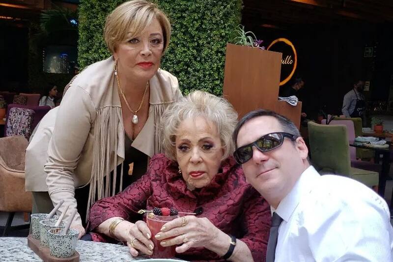 Luis Enrique Guzmán, hijo de Silvia Pinal, le estaría robando millones Luis Enrique Guzmán - Créditos: Instagram