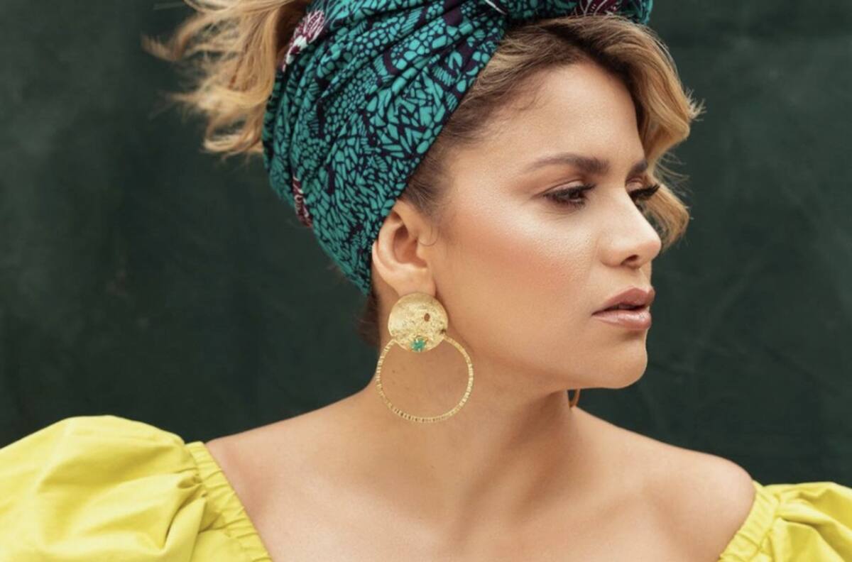 La cantante colombiana Adriana Lucía presenta por primera vez a sus gemelas en una fotografía