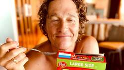 Matthew McConaughey comparte atrevida foto por el "Día del Pepinillo"