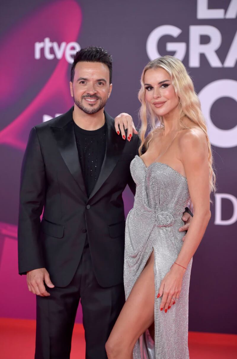 Muchos artistas de talla internacional desfilaron en la Alfombra Roja de los Grammy Latino y deslumbraron con sus outfits.