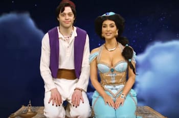 Pete Davidson se hace un tatuaje para recordar el primer beso que le dio a Kim Kardashian