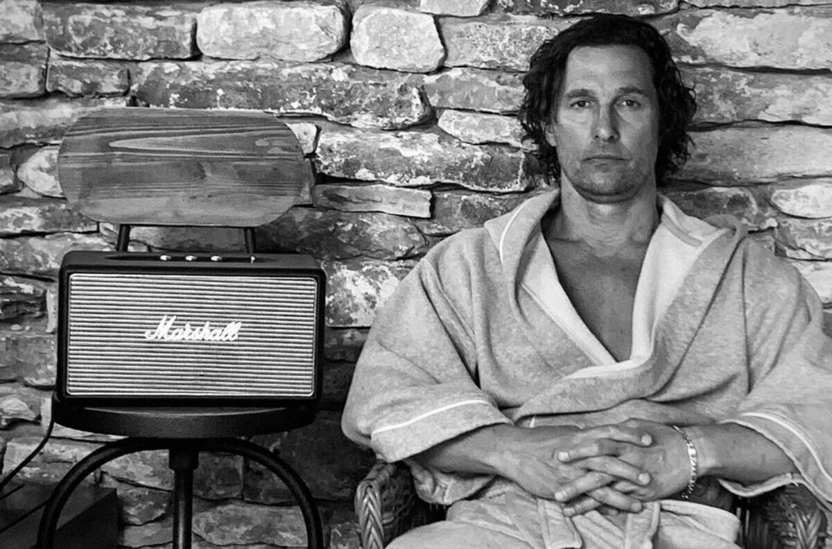 Matthew McConaughey niega haberse implantado cabello y revela el secreto por el que no está calvo