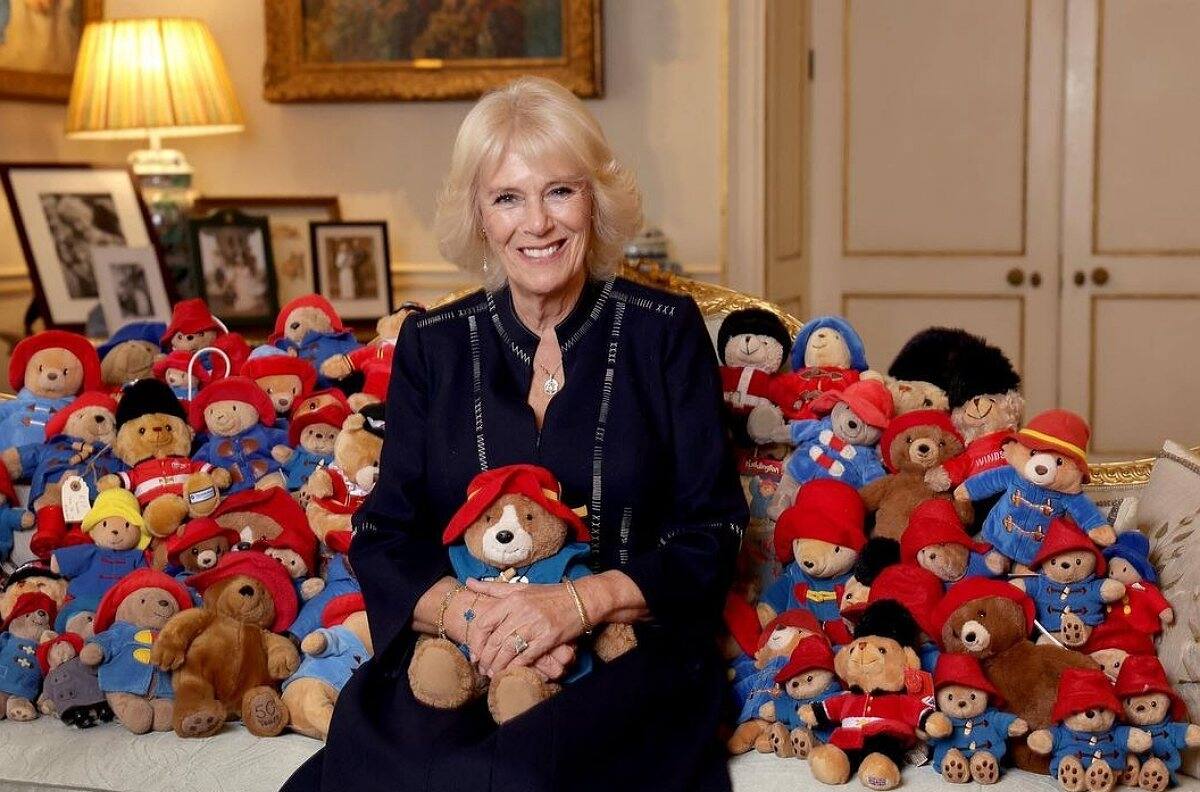 Reina Camilla posa con miles de osos Paddington por esta razón