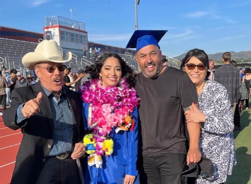 El Toro del corrido en la graduación de su hija