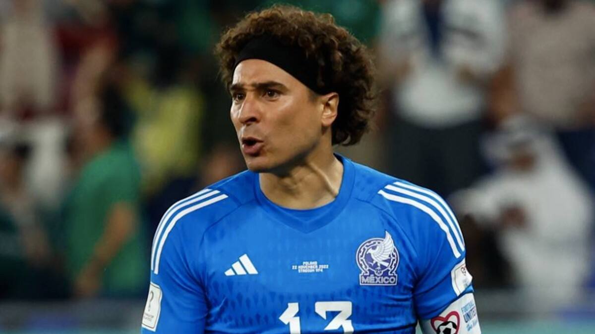 Memo Ochoa dedica atajada en el Mundial a su mejor amigo porque falleció su papá