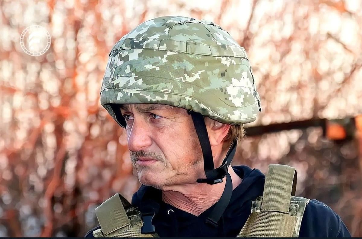Sean Penn deja Ucrania y se va caminando a Polonia