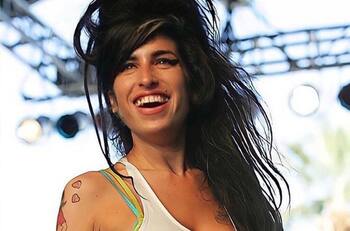 Sale a la luz mensaje de voz grabado por Amy Winehouse antes de morir