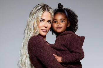 Khloé Kardashian comparte fotos de su hija True luciendo un vestido de 500 dólares