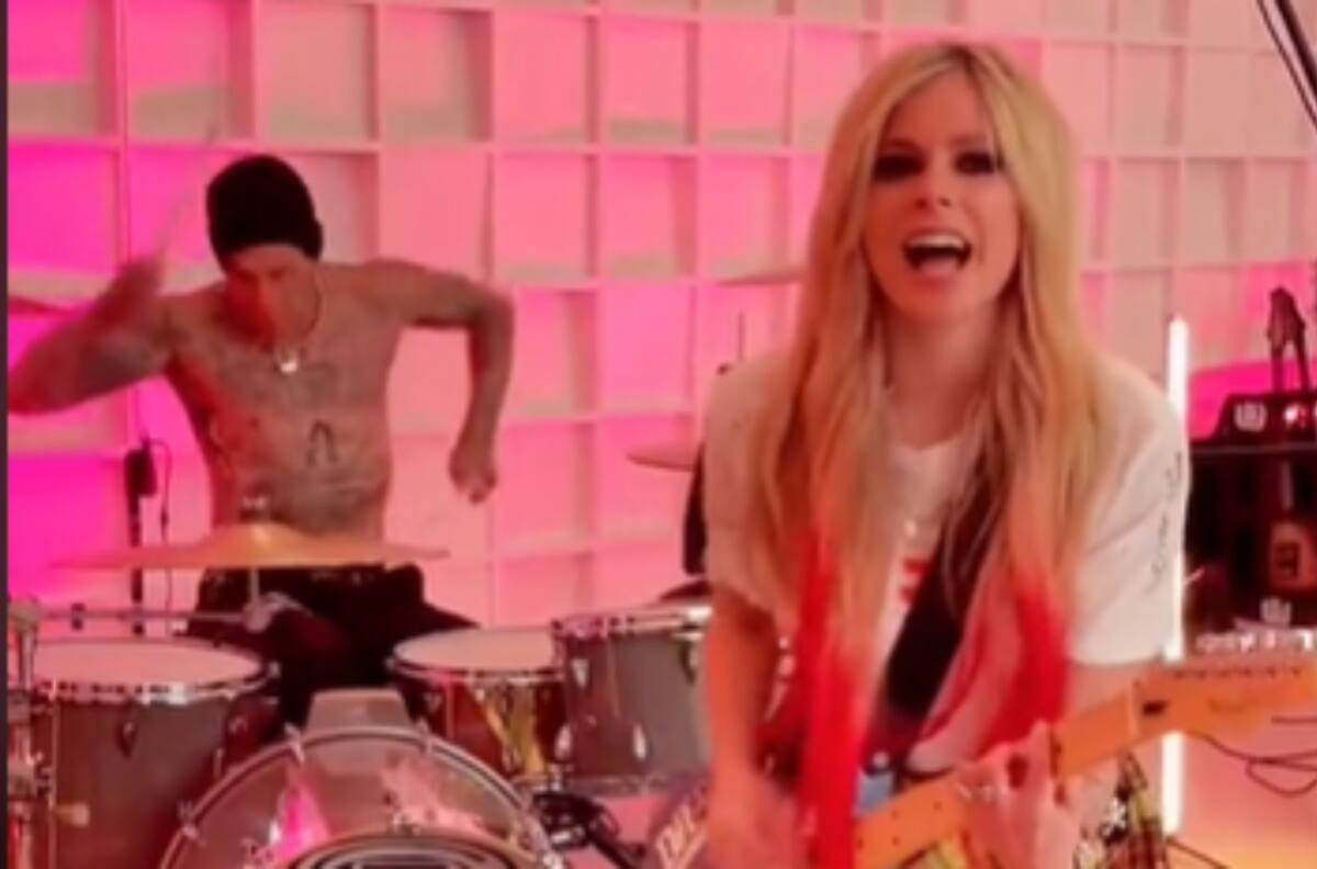 Avril Lavigne vuelve a la música con colaboración junto a Travis Barker