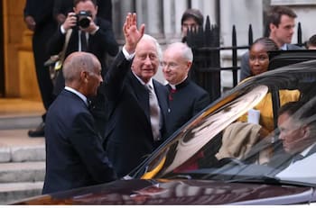 Rey Carlos III realiza su primera aparición pública tras su operación