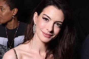 Anne Hathaway baila con sexy vestido al ritmo de "Lady Marmalade" y se hace viral