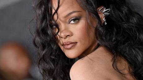 Aseguran que Rihanna le dio la bienvenida a su segundo bebé