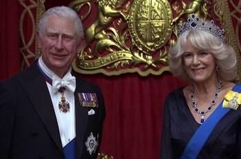 El rey Carlos III y la reina Camilla salen juntos por primera vez desde su coronación