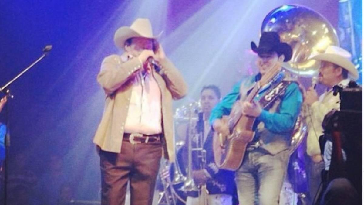 Lalo Mora reaparece tras escándalo con una fan: “Me siento muy apenado”