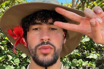 Bad Bunny habla de su relación con Gabriela Berlingeri