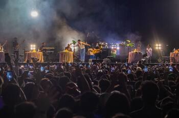 C. Tangana: Con sobremesa y brindis conquistó el Vive Latino 2022 en México