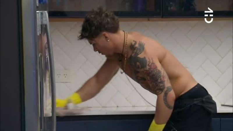 Durante la jornada del 08 de septiembre, Ignacia Michelson se quejó por el estado de limpieza del baño, queja que se ha repetido a lo largo del encierro.