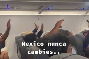VIDEO: Pasajeros de avión cantan '"Sálvame" de RBD y se vuelven virales