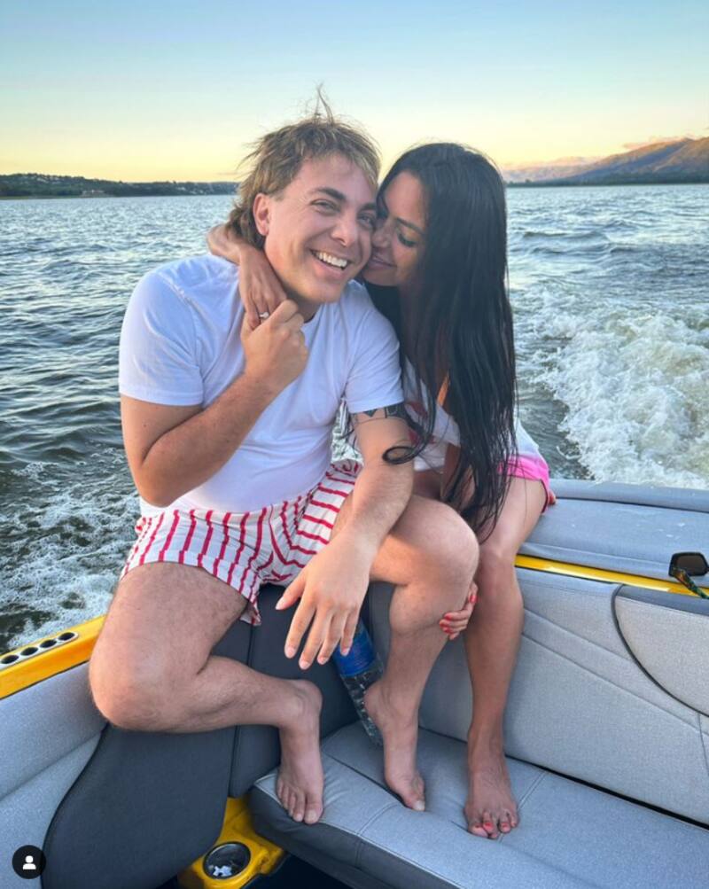 Cristián Castro y Mariela Sánchez posan por primera vez para las redes sociales del cantante.
