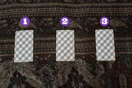 ¿Uno, dos o tres? Escoge una carta y recibe un consejo para este 4 de julio.