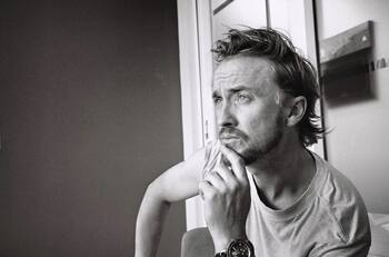 A Tom Felton, actor de Harry Potter, le prohiben contestar pregunta sobre ausencia de JK Rowling