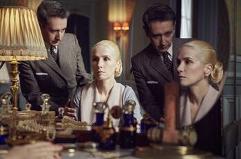 ¿Cuándo y dónde se estrena la serie producida por Salma Hayek, Santa Evita?